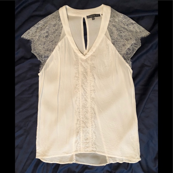 Beautiful, lacy white Britton Ivy top, size small - Picture 3 of 5